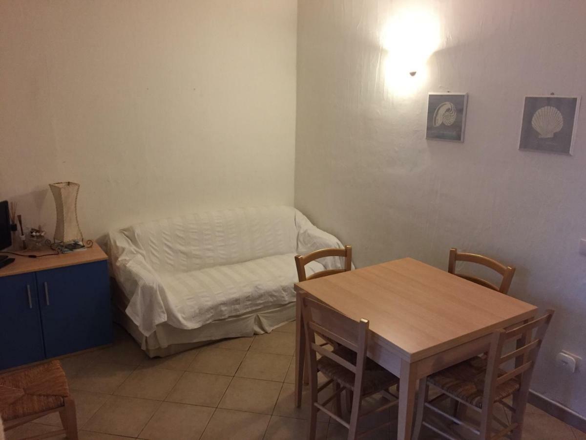 Casa Vacanza A Porto Istana 무르타마리아 외부 사진