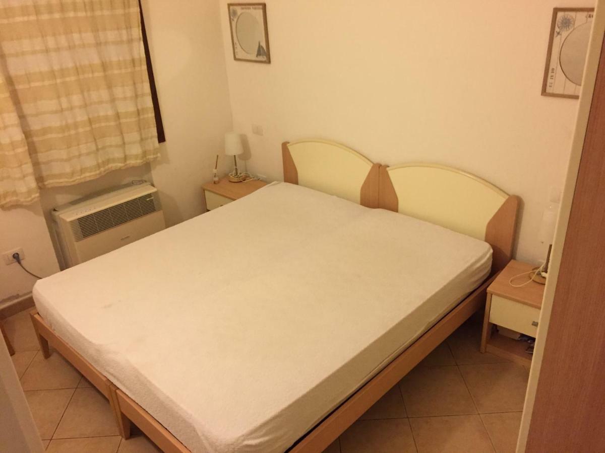Casa Vacanza A Porto Istana 무르타마리아 외부 사진