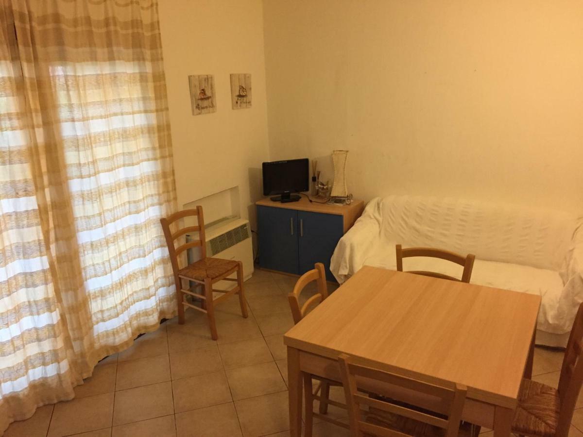 Casa Vacanza A Porto Istana 무르타마리아 외부 사진