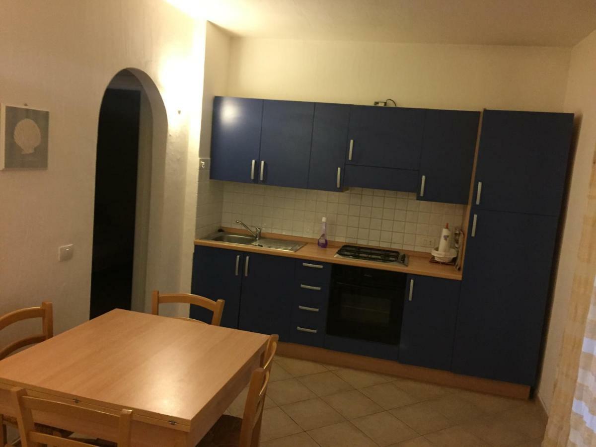 Casa Vacanza A Porto Istana 무르타마리아 외부 사진